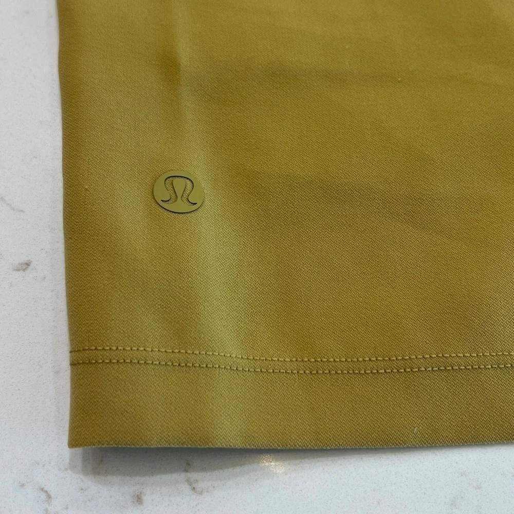 Lululemon On The Fly Woven 2.5” Shorts Vintage Gold Size 12